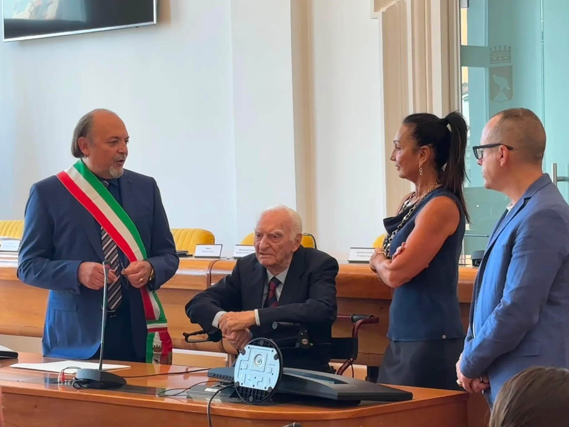 Monfalcone consegna l'Attestato di Stima e Riconoscenza al professor Giovanni Pamich