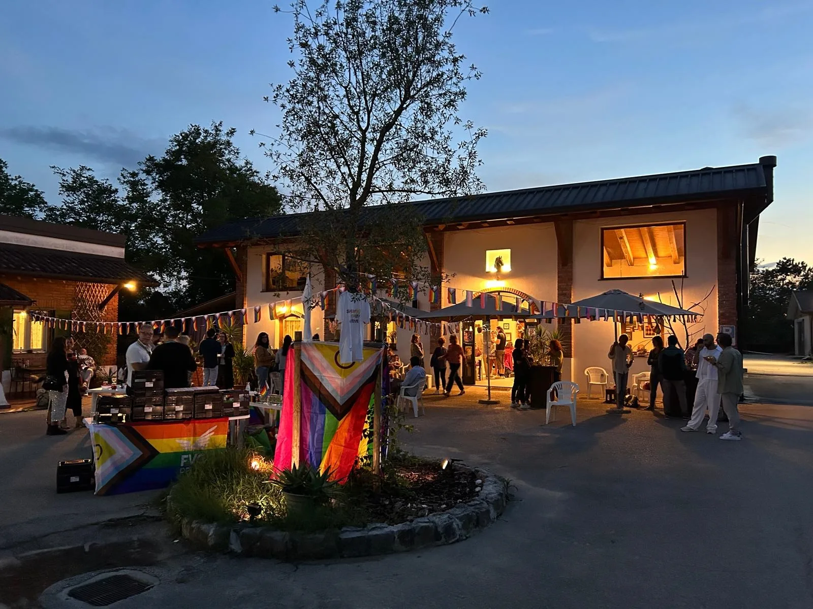 Apericena arcobaleno a Staranzano: un successo di partecipazione in vista del Fvg Pride