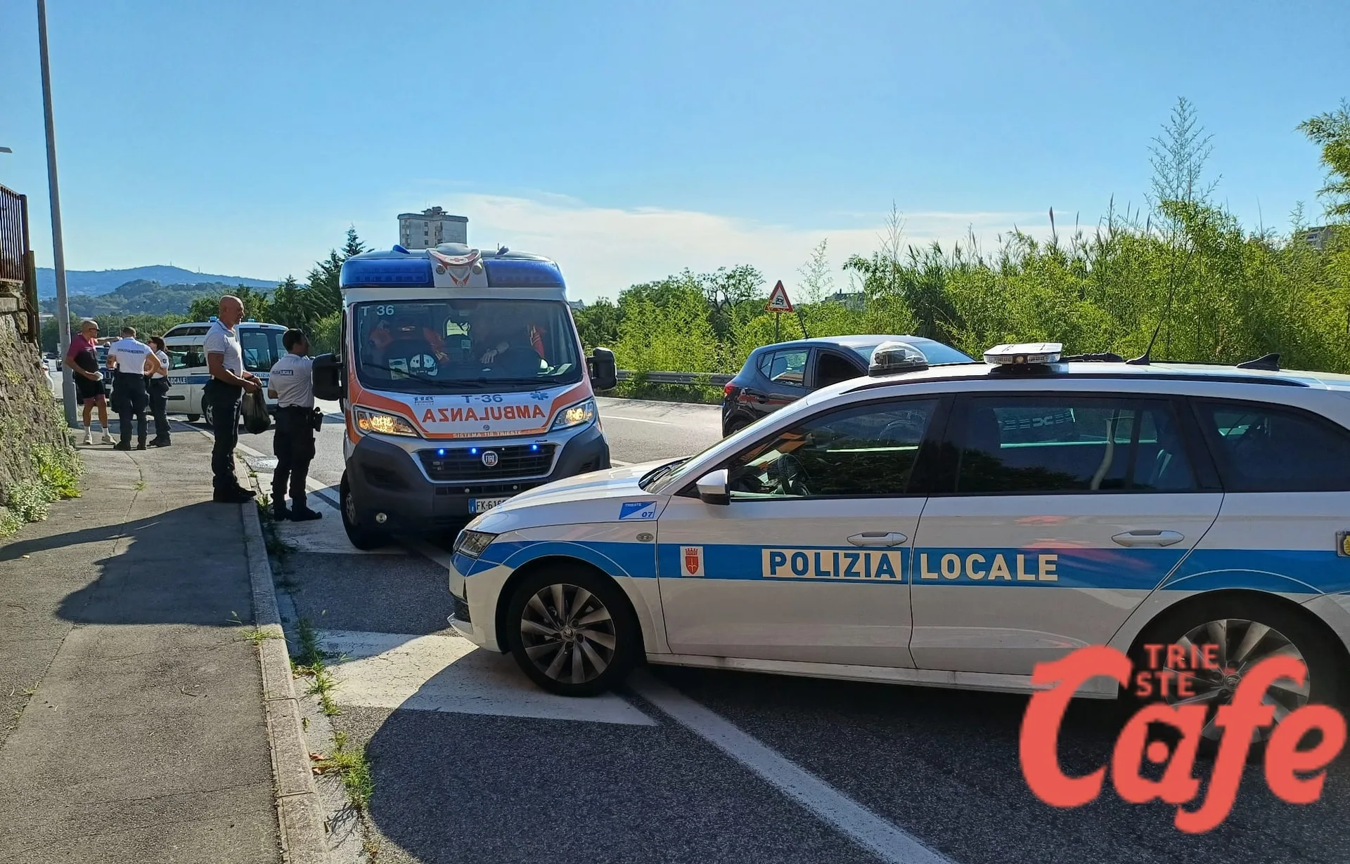 Ciclista di 72 anni investito in via Brigata Casale, automobilista fugge dopo l'incidente