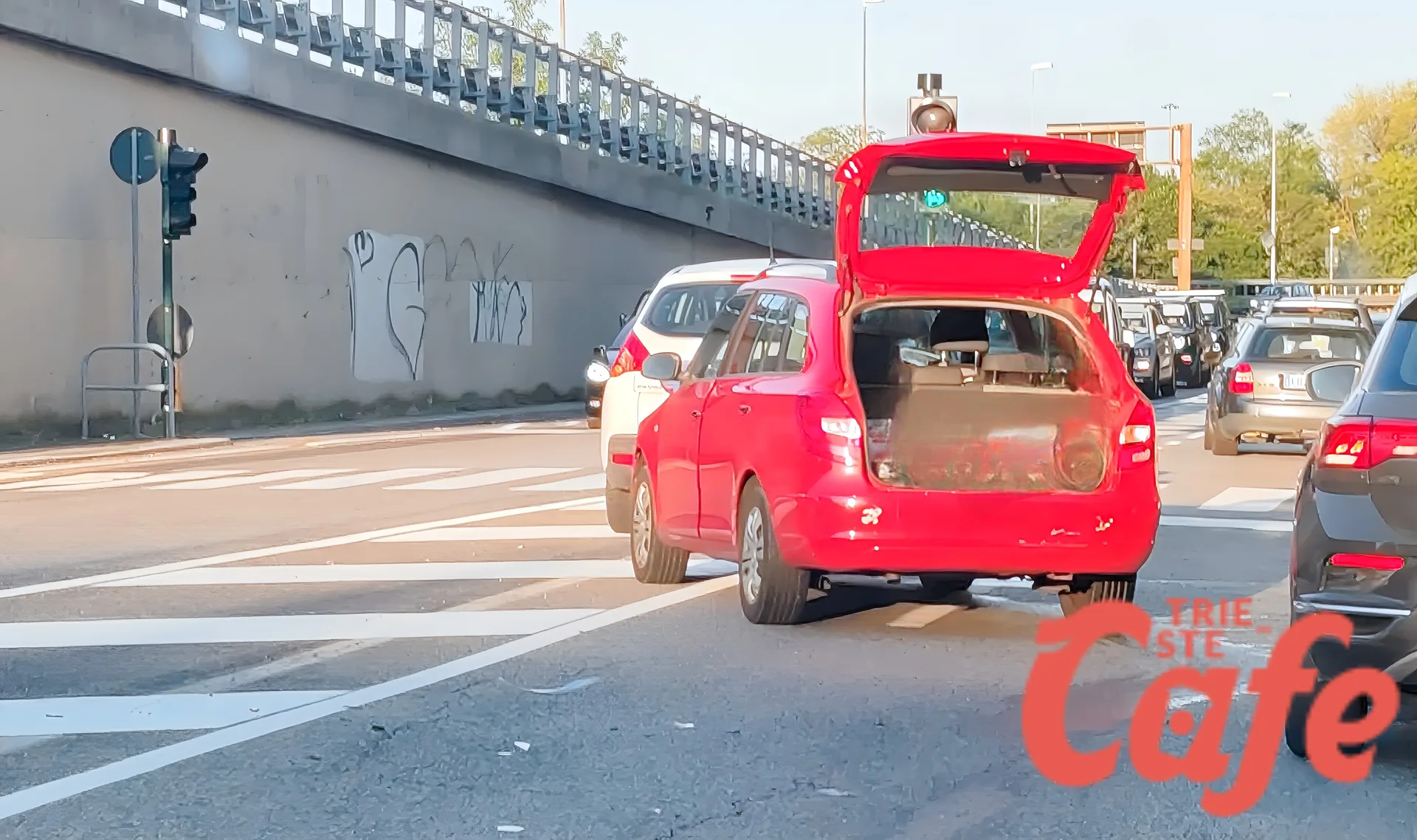 Trieste, incidente in Campi Elisi nell'ora di punta: la circolazione non si ferma