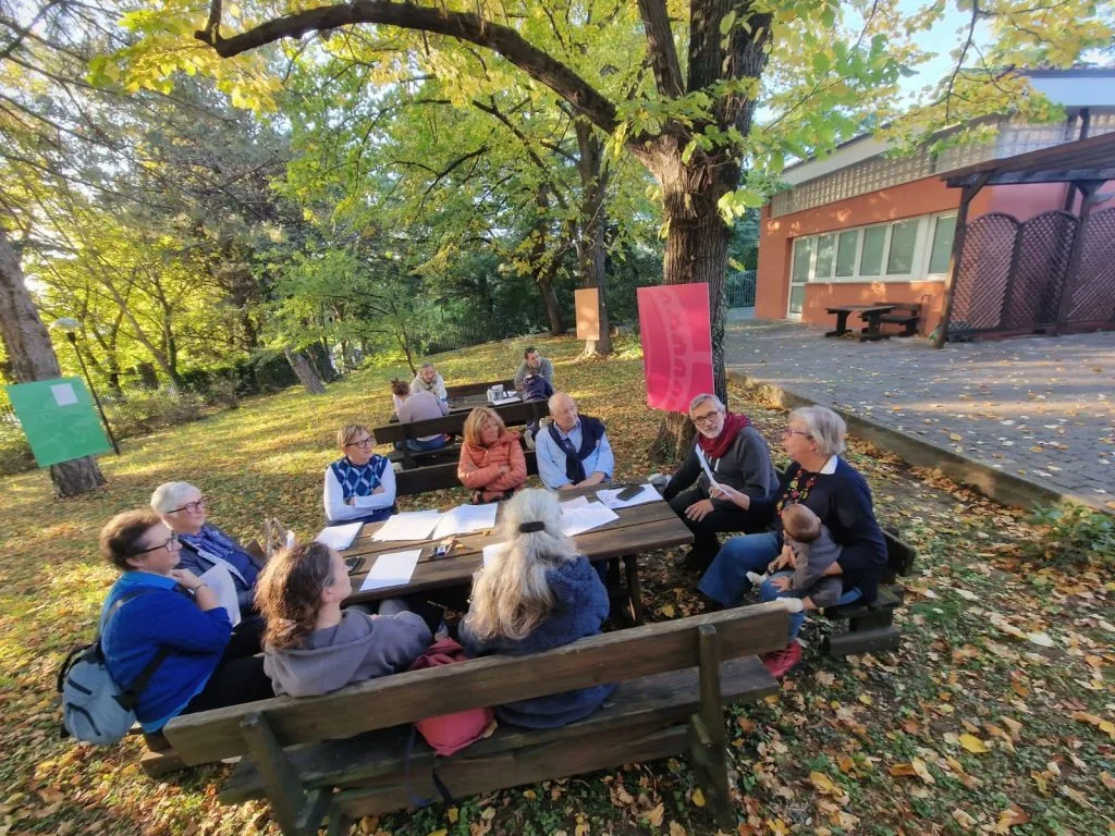 Poesia, natura e dialetto: a Borgo San Sergio torna il laboratorio di mezza estate tra gli alberi