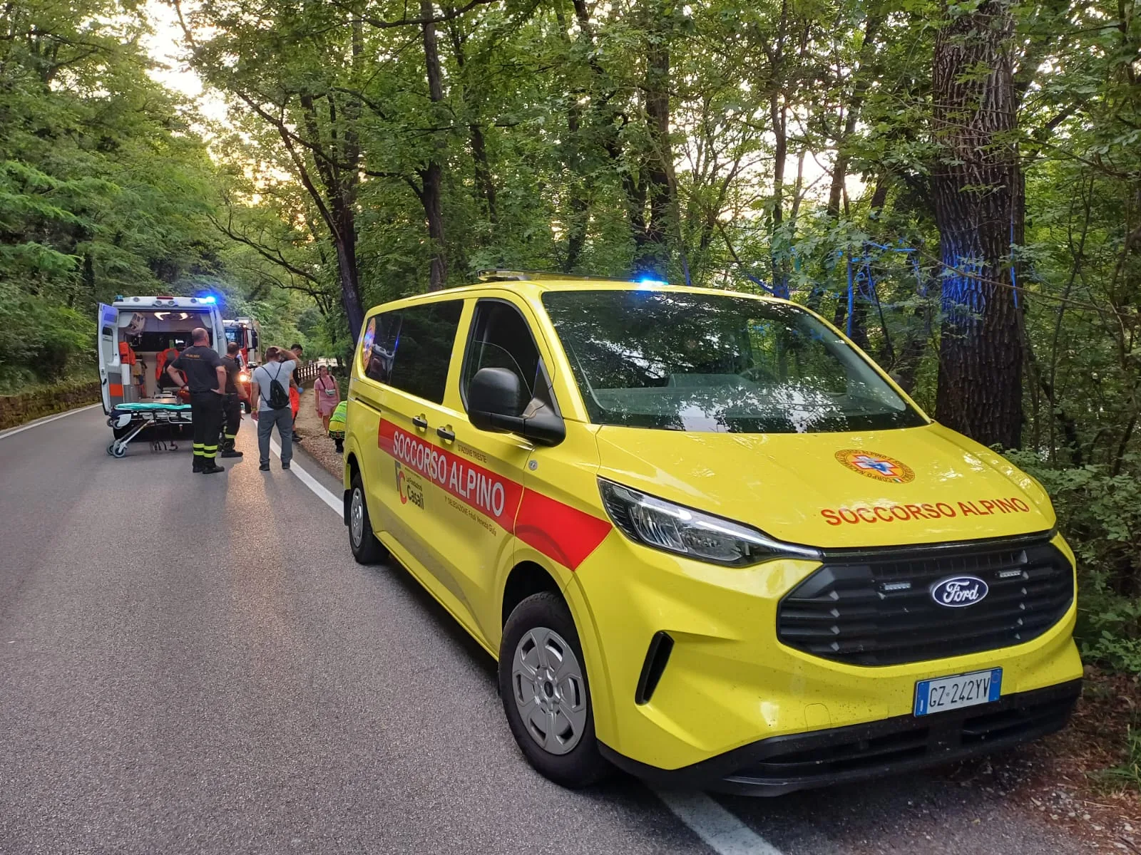 Infortunio al Bosco del Farneto: donna soccorsa sul sentiero dopo una distorsione