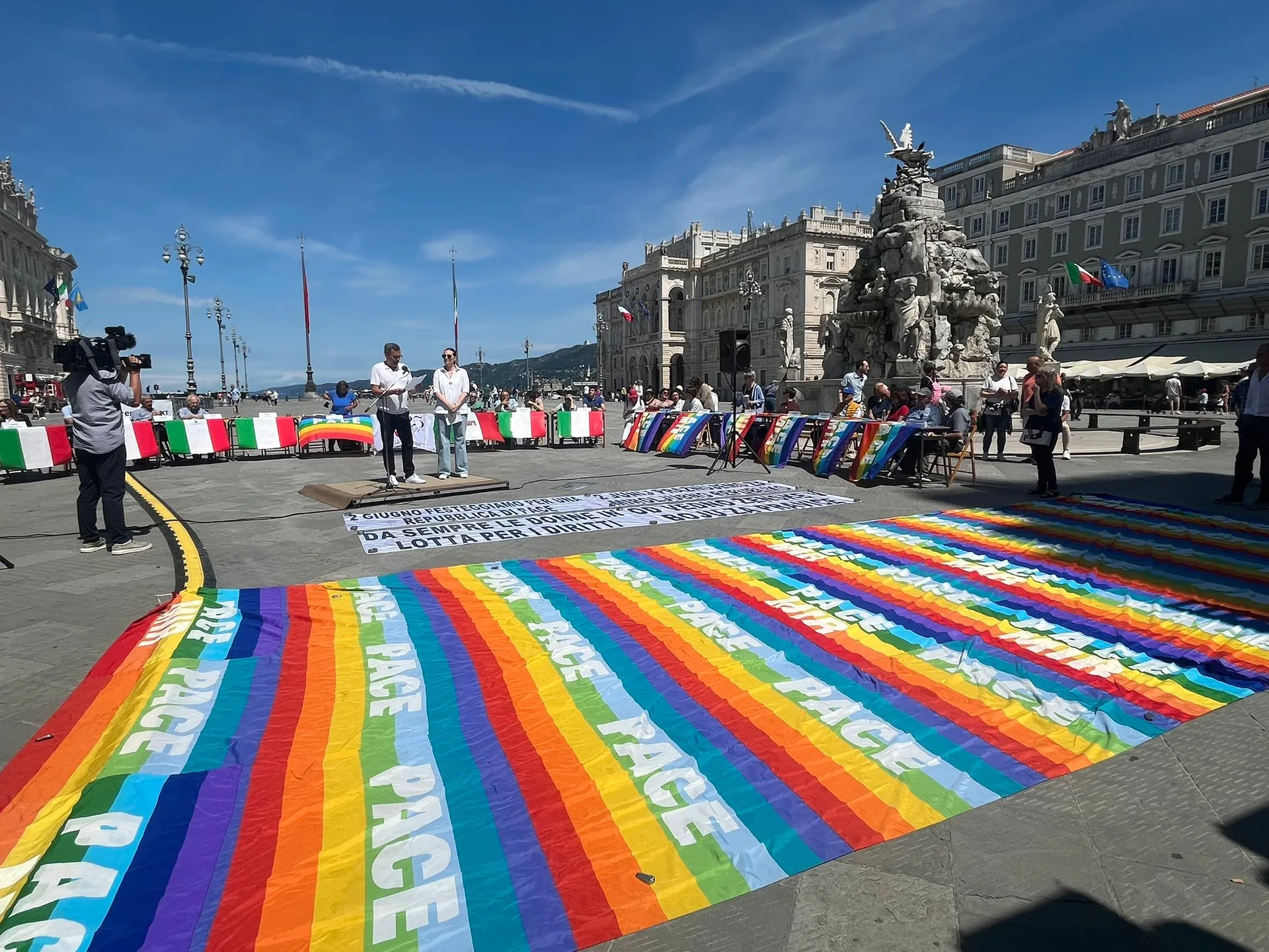2 giugno. In Piazza Unità un momento di condivisione per ricordare i valori fondanti nati dalla Resistenza (VIDEO)
