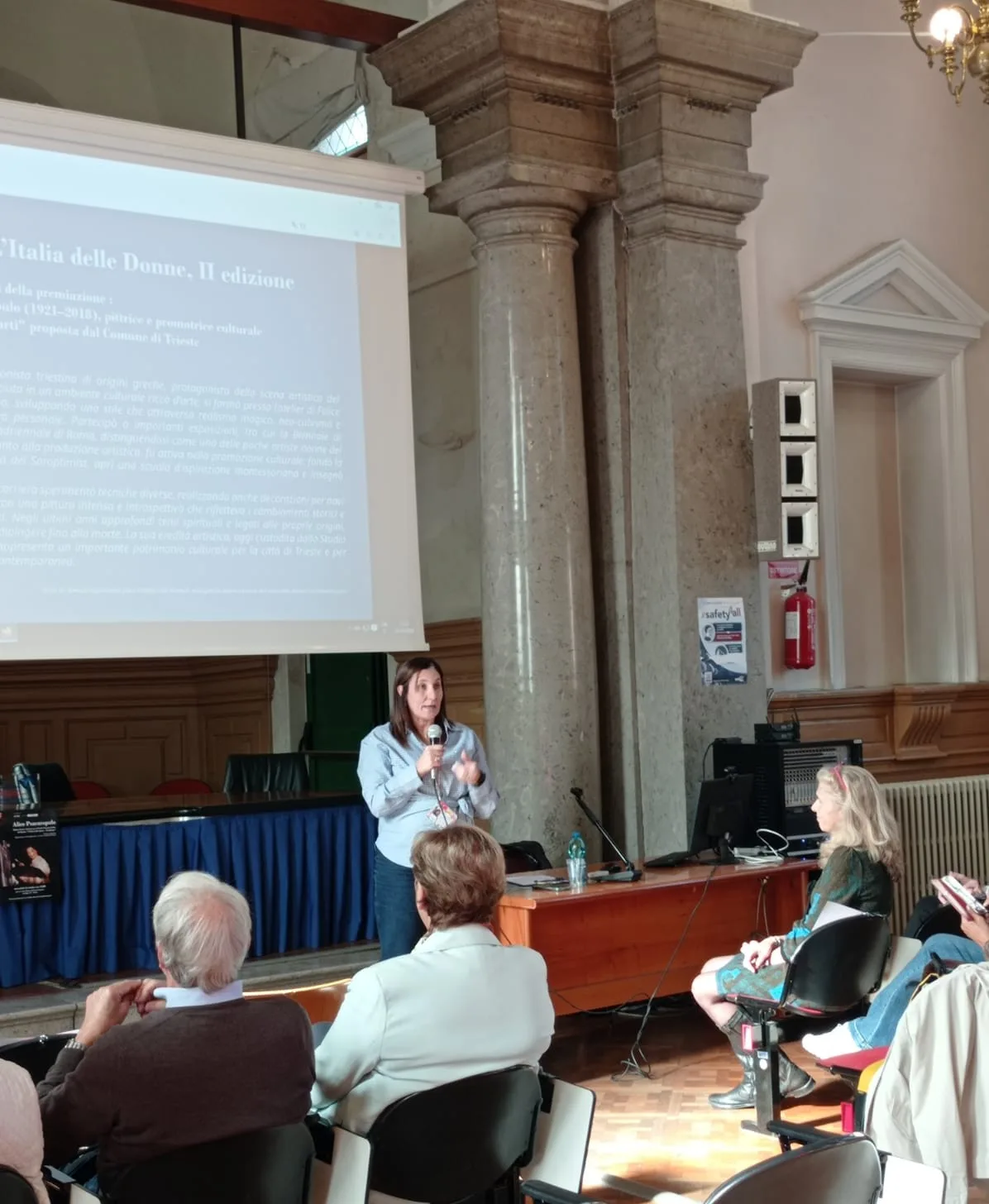 Il Liceo Petrarca ricorda Alice Psacaropulo: cerimonia in via Tigor per la pittrice e docente premiata a Roma