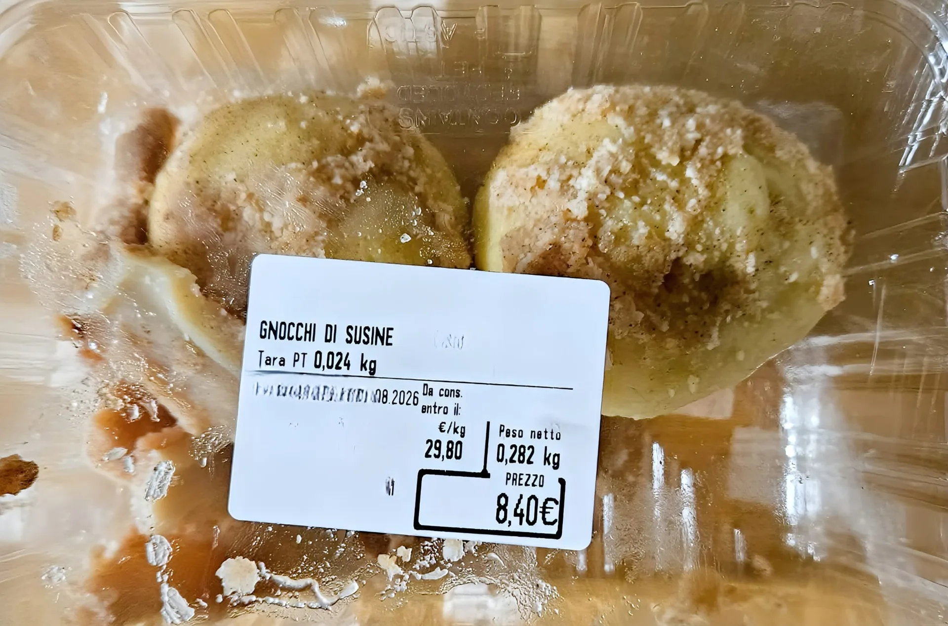 Gli gnocchi di susine diventano un lusso: quasi 30 euro al chilo in un supermercato del centro