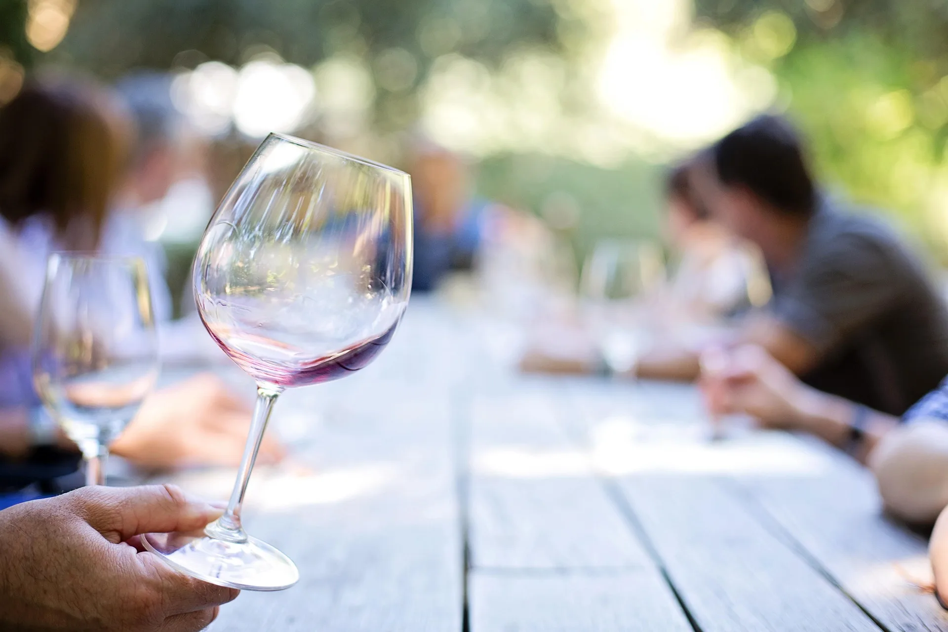 Sabato a Sistiana la Notte del vino con vista mare. Presenti 15 produttori del Carso, del Collio, del Friuli e del Breg