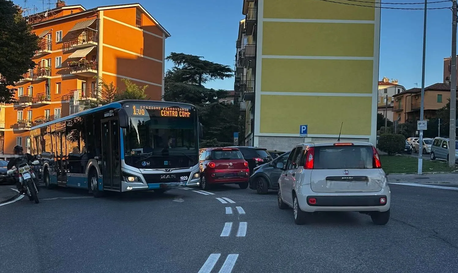 Trieste, via d’Alviano chiusa ma i semafori restano invariati: «Al mattino lunghe code»