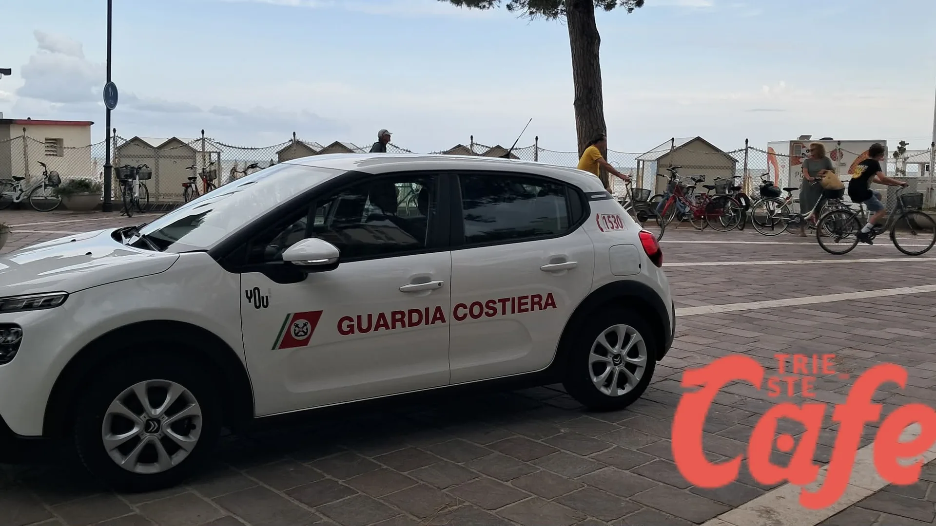 Tragedia a Grado: 76enne perde la vita dopo un malore in mare, salvata la figlia