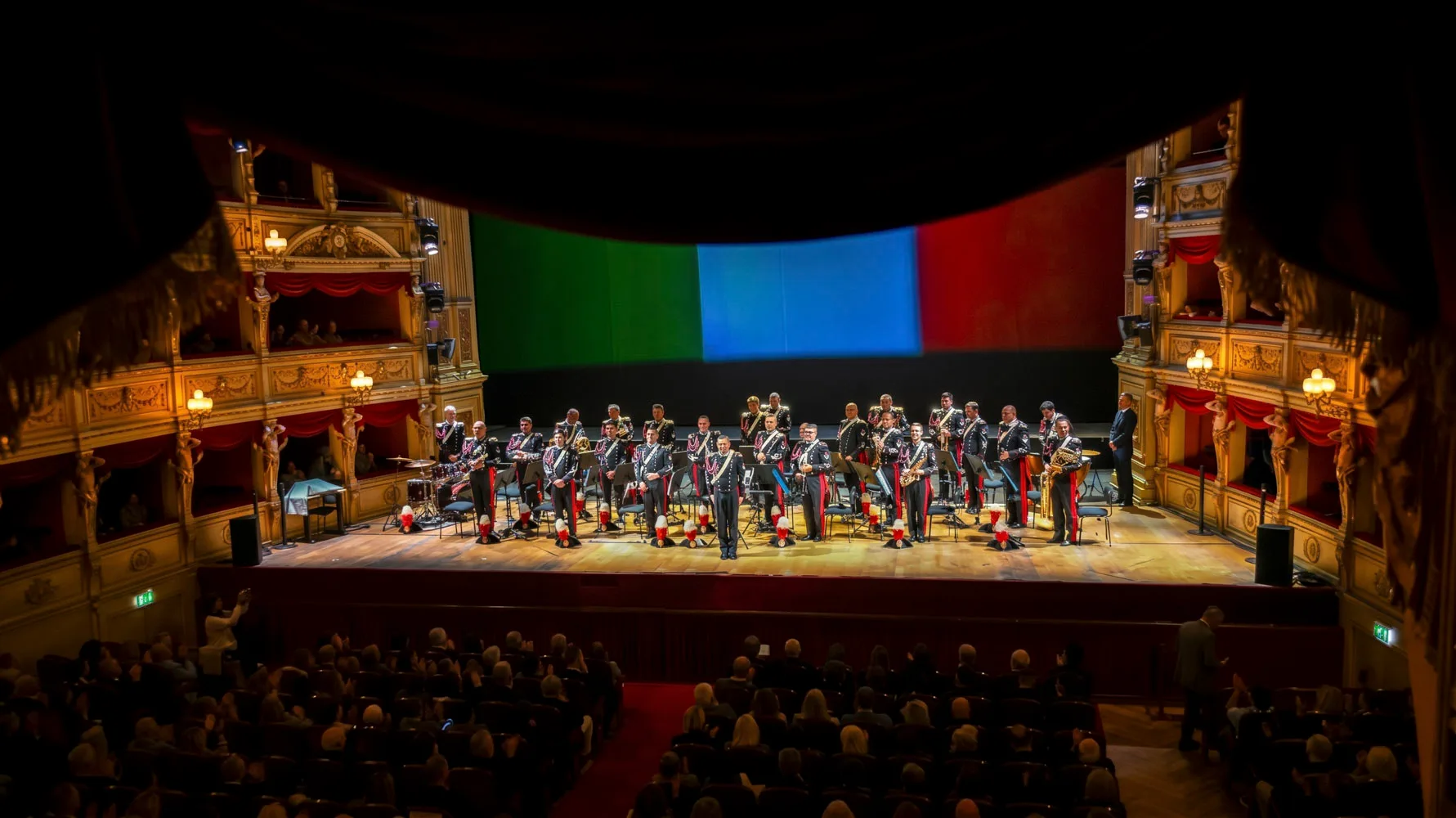 Concerto evento dell'Arma dei Carabinieri a Trieste: successo per la serata di beneficenza a sostegno di Ottobre Rosa