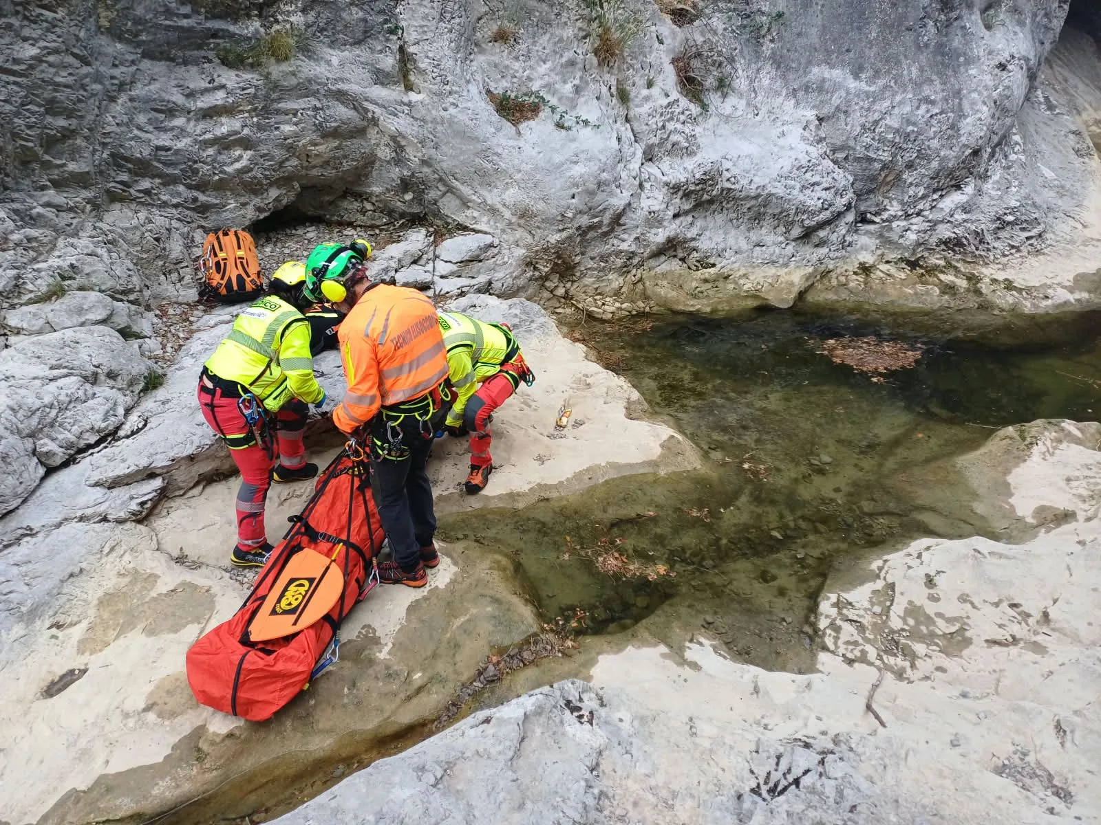 San Dorligo della Valle, 22enne cade nel Torrente Rosandra: frattura a un polso e numerose contusioni