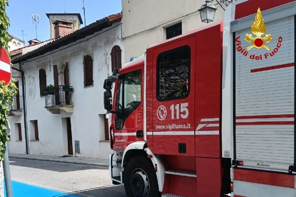 Spilimbergo, incendio nella cucina di un appartamento: nessun ferito