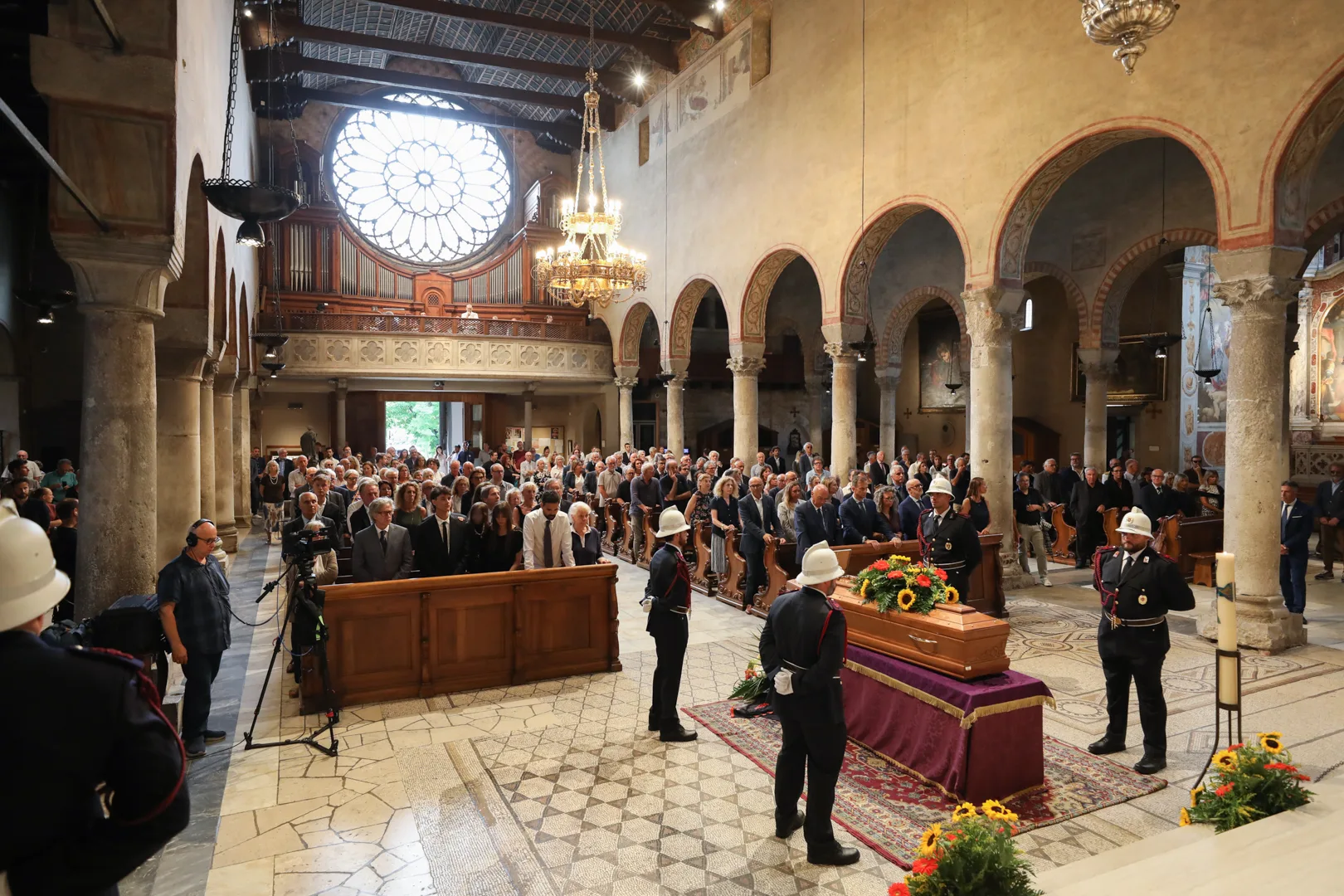 L'ultimo saluto a Giorgio Rossi: Trieste si stringe attorno alla famiglia a San Giusto