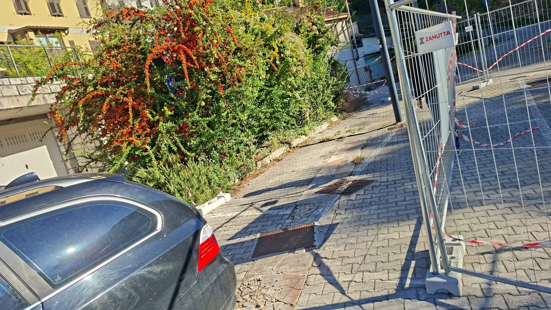Trieste, spariscono recinzioni del cantiere: «Sto facendo degli sforzi non da poco e subisco dispetti»