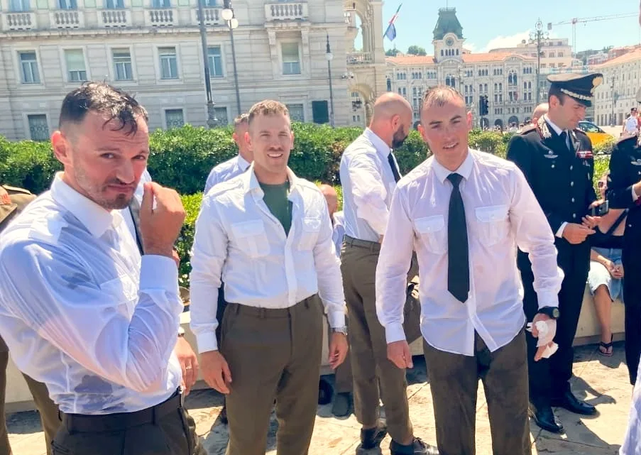 A Trieste militari dell'Accademia salvano un uomo finito con l'auto in mare