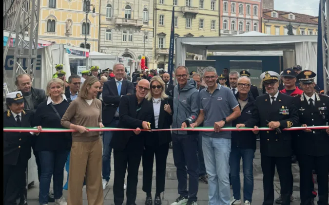 Barcolana , droni, realtà aumentata e simulatori: Forze dell’Ordine conquistano piazza della Borsa