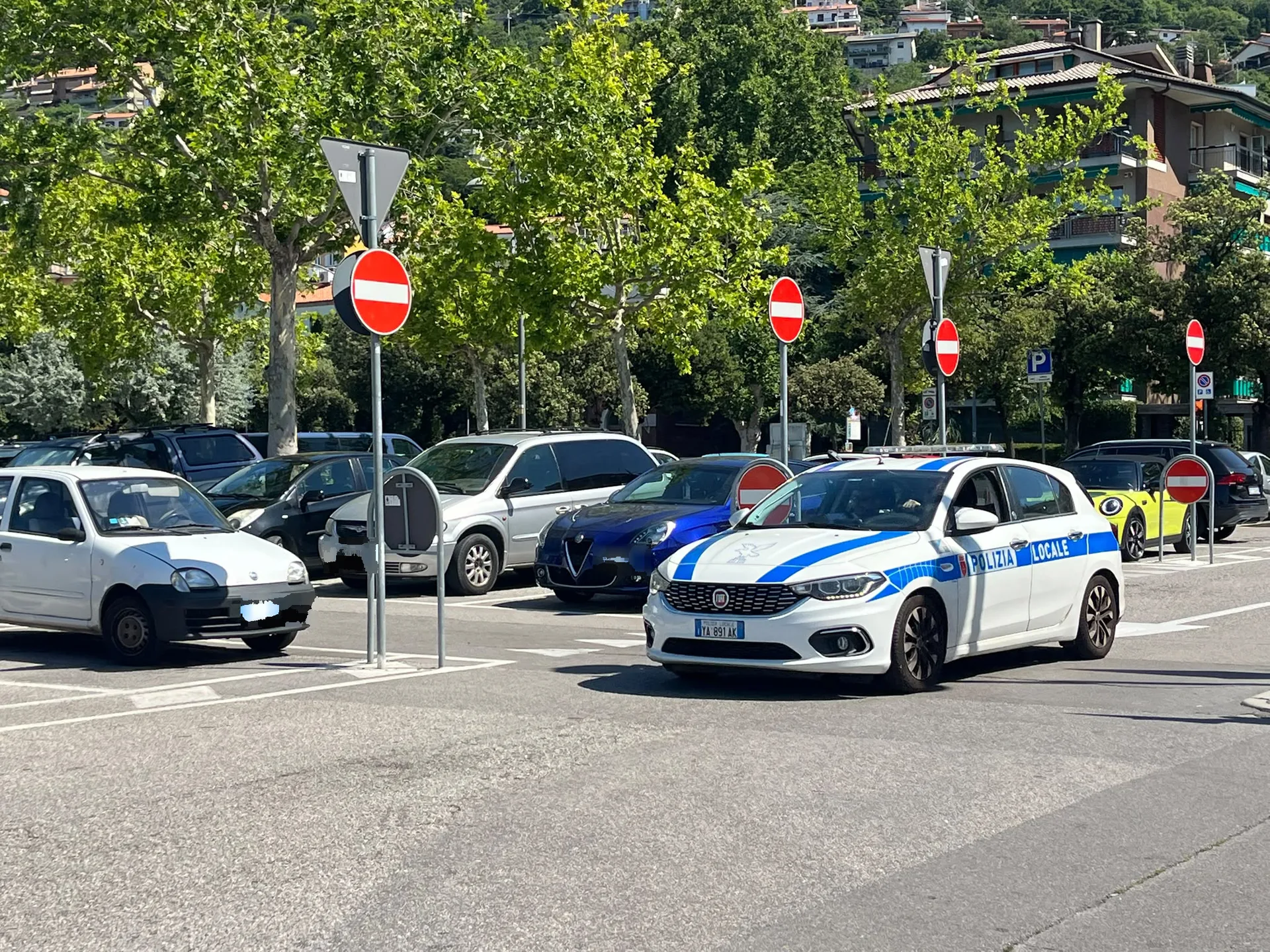 Trieste, De Gavardo rilancia il piano sicurezza a Barcola: controlli per 12 ore al giorno tutta l’estate (VIDEO)