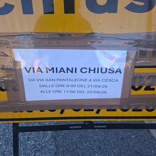 Via Miani chiusa al traffico fino al 25 settembre: disagi per la viabilità