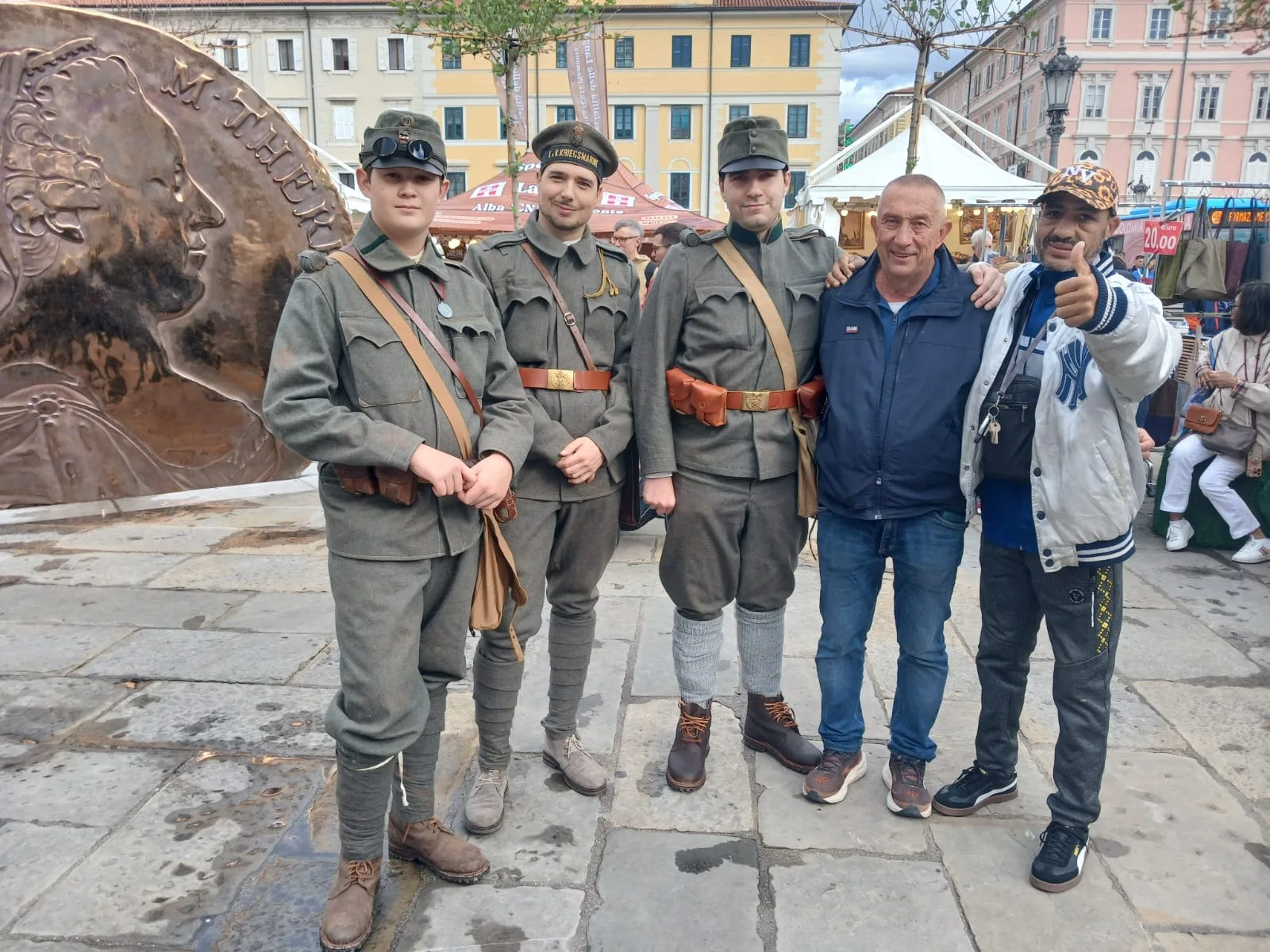La Kaiserfest accende Ponterosso: tram, dimore storiche e gran ballo in piazza Unità fino al 1° novembre