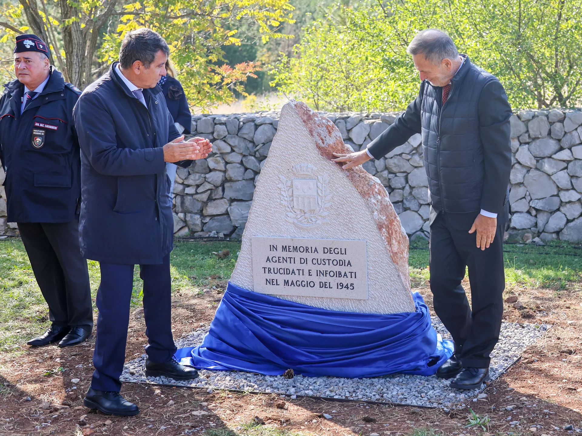 Basovizza. Scopertura del cippo commemorativo alla memoria degli agenti di custodia infoibati  (VIDEO)