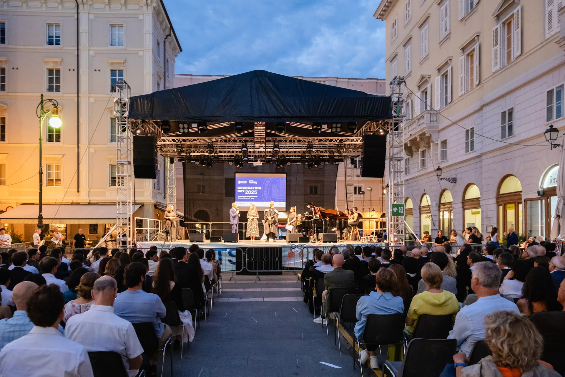 UniTs: domani Graduation Day in piazza Verdi con 187 nuovi dottori di ricerca