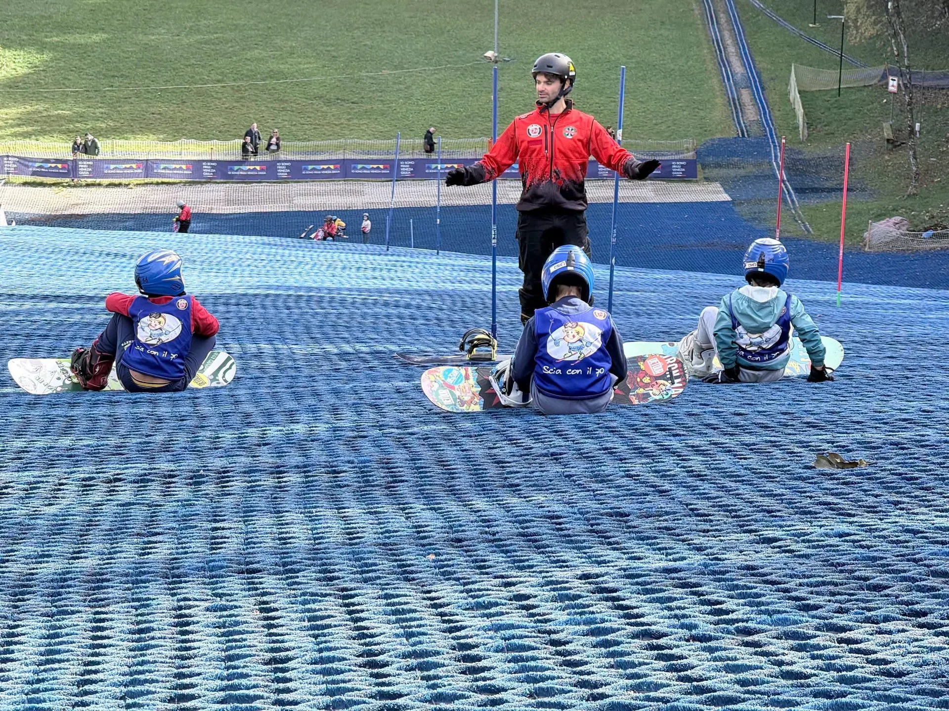Dai ricreatori di Trieste alle piste di Aurisina: festa per oltre cento piccoli sciatori