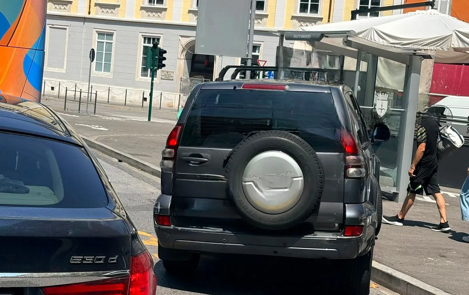 «Così gli autobus non possono fermarsi in sicurezza»: la denuncia da viale D'Annunzio