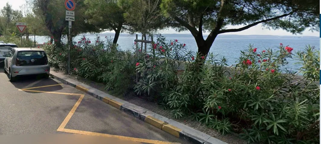 incontro mancato al bivio di Miramare: l'appello per ritrovare una donna conosciuta in spiaggia