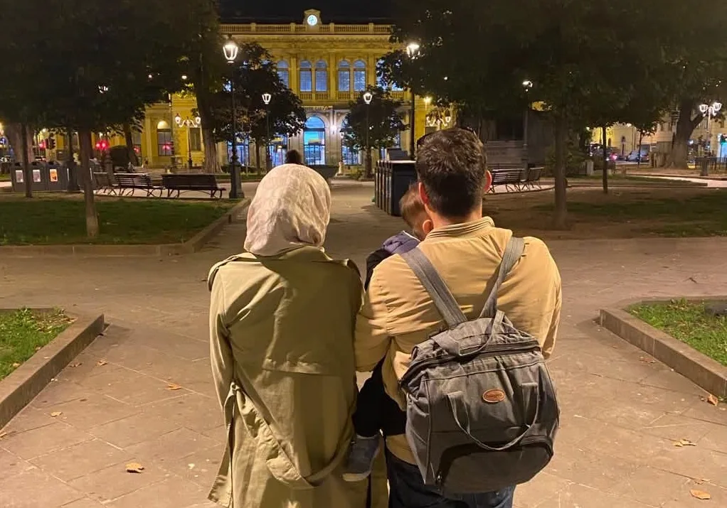 Piazza Libertà, Fornasir: «Alle 20.30 arriva una famiglia con un bimbo. Chi gli offrirà da mangiare?»