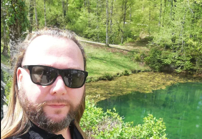 Negozi chiusi con la città piena di turisti, Rebek: “Poi non lamentatevi se non fatturate” (VIDEO)