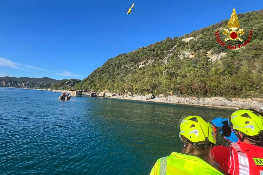 Sistiana, uomo infortunato sulla Costa dei Barbari: soccorritori arrivano via mare