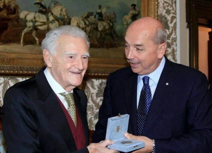 El mulon Teddy Reno compie 100 anni! Augurissimi! W TRIESTE!
