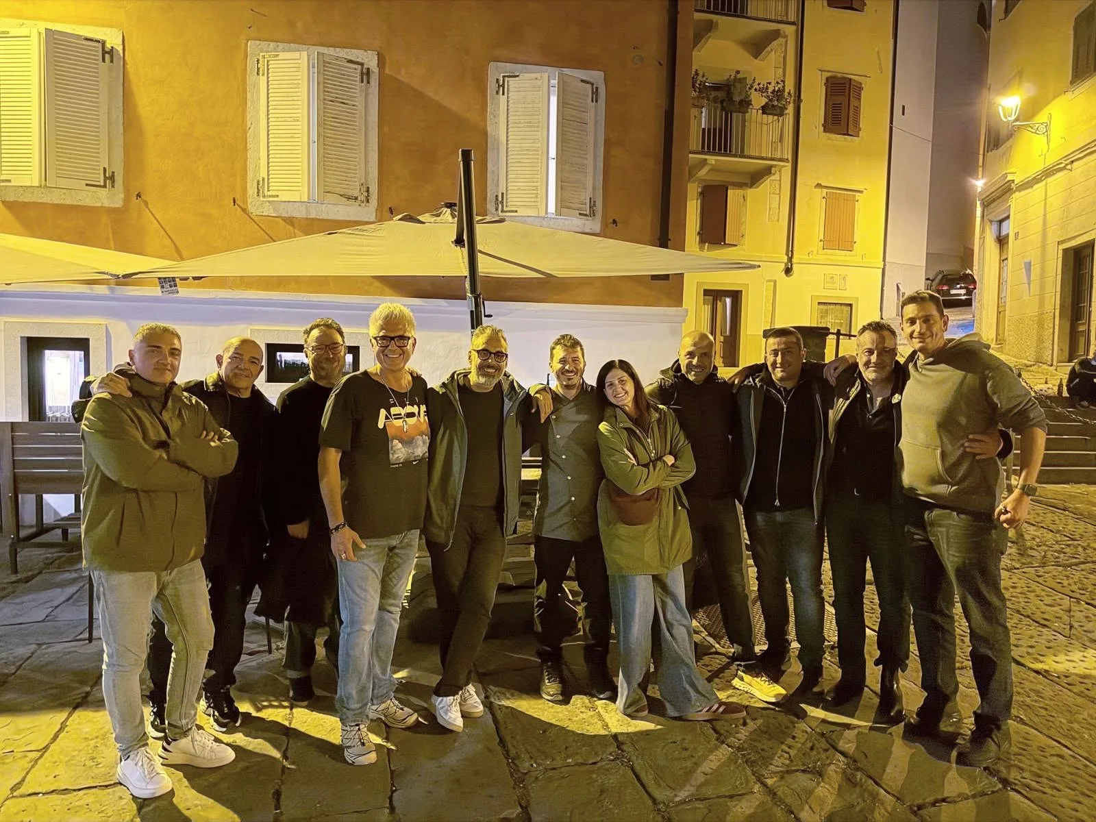 Sorpresa in centro, Brunori Sas a cena Al Ristocardo a Trieste: «Tra una carnazza e una chiacchiera»