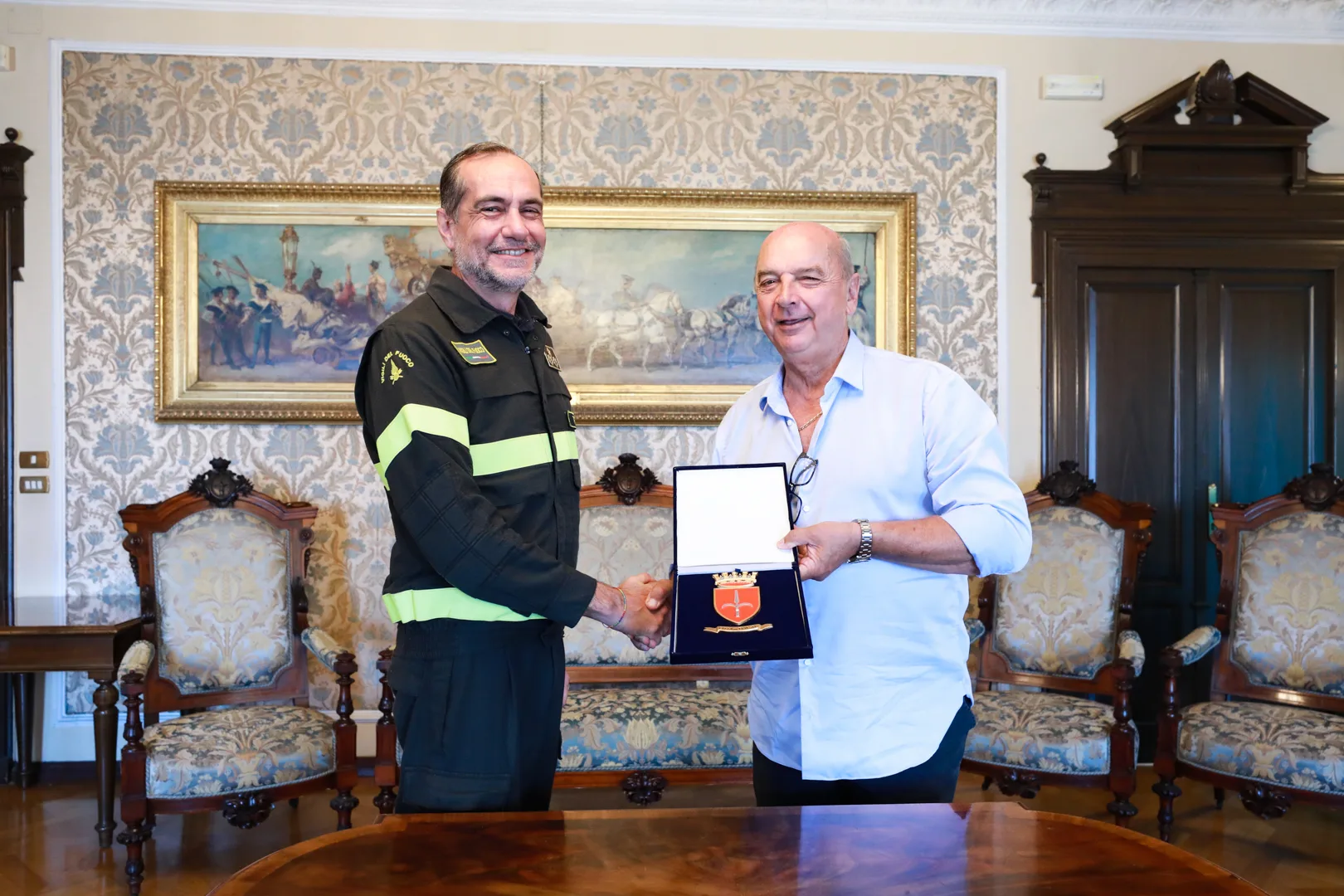 Trieste, il sindaco Dipiazza riceve il nuovo comandante dei Vigili del Fuoco Antonio Del Gallo