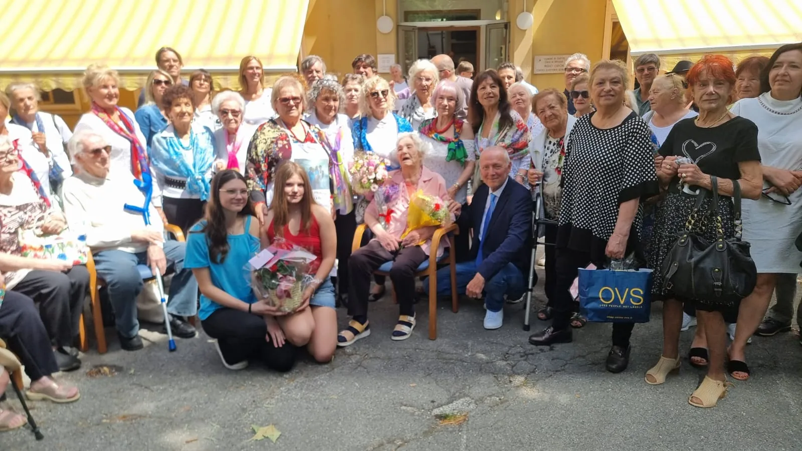 Trieste, nonna Bruna spegne 100 candeline: la pioniera dei camion festeggiata a Casa Capon