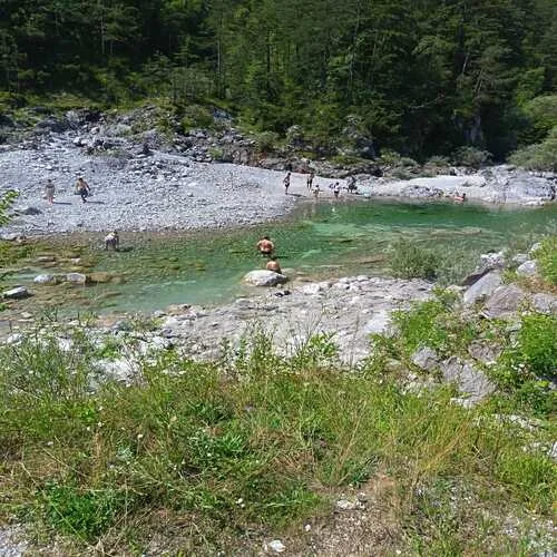 Malore dopo il bagno nel torrente Meduna: salvato un giovane trevisano a Pradis
