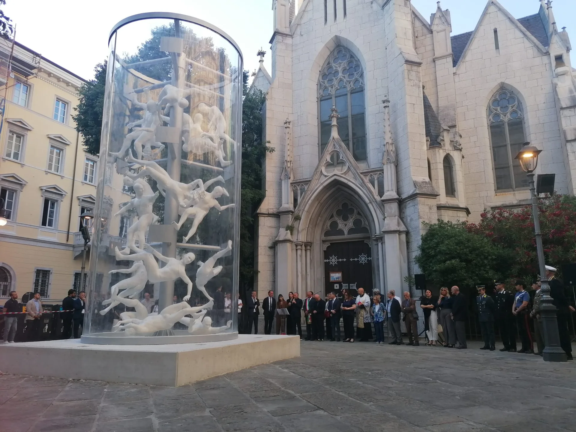 Trieste, inaugurato in Largo Panfili il monumento dedicato alle vittime delle foibe e dell’esodo