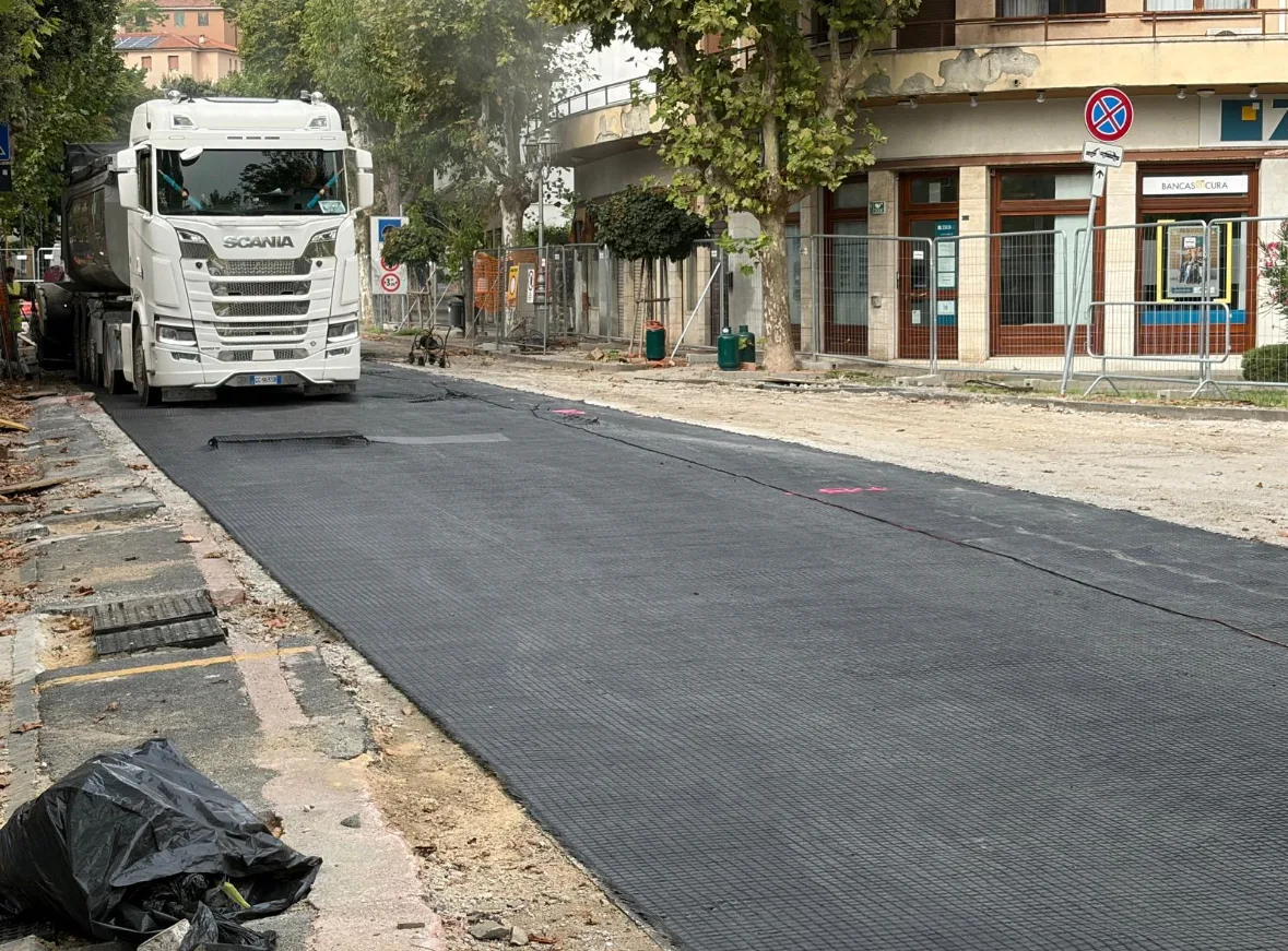 Al via l'asfaltatura di via Roma a Muggia: avanza il cantiere del Fugnan