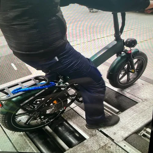 Monfalcone. Polizia locale intercetta una bici elettrica manipolata che raggiungeva i 40 km/h senza l’uso dei pedali