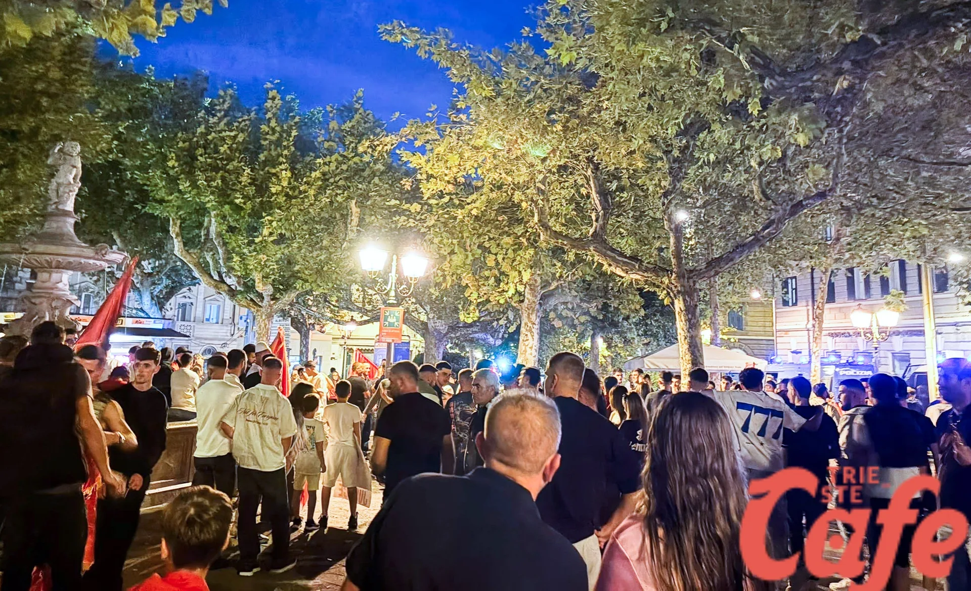 Trieste, corteo spontaneo per il Kosovo: protesta contro la detenzione di ex esponenti istituzionali (VIDEO)