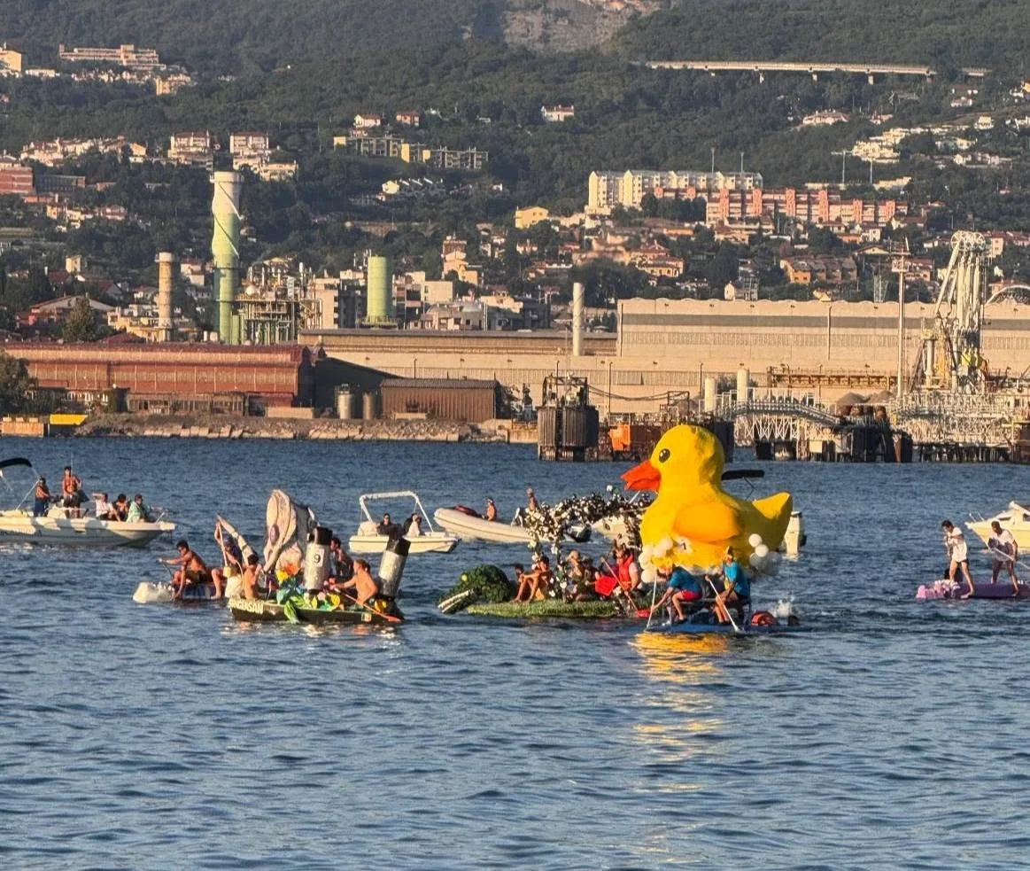 Muggia si veste a festa: al via il Carnevale Estivo 2026 tra musica, tradizione e grande intrattenimento