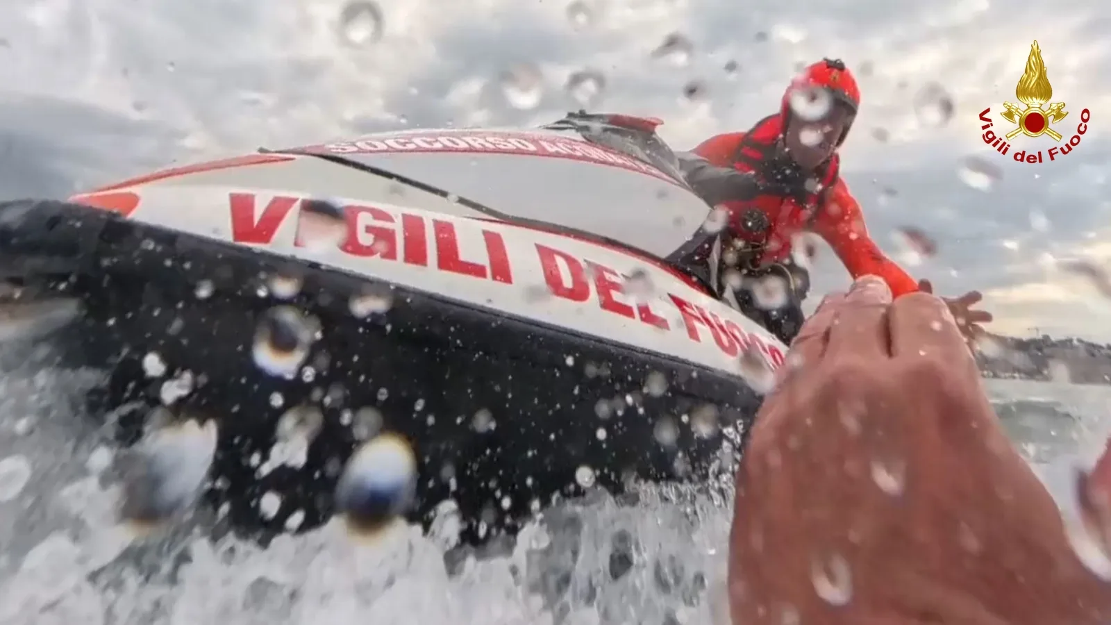 Barcolana, Vigili del Fuoco in mare con 32 uomini e 7 mezzi nautici: salvate 2 imbarcazioni in difficoltà
