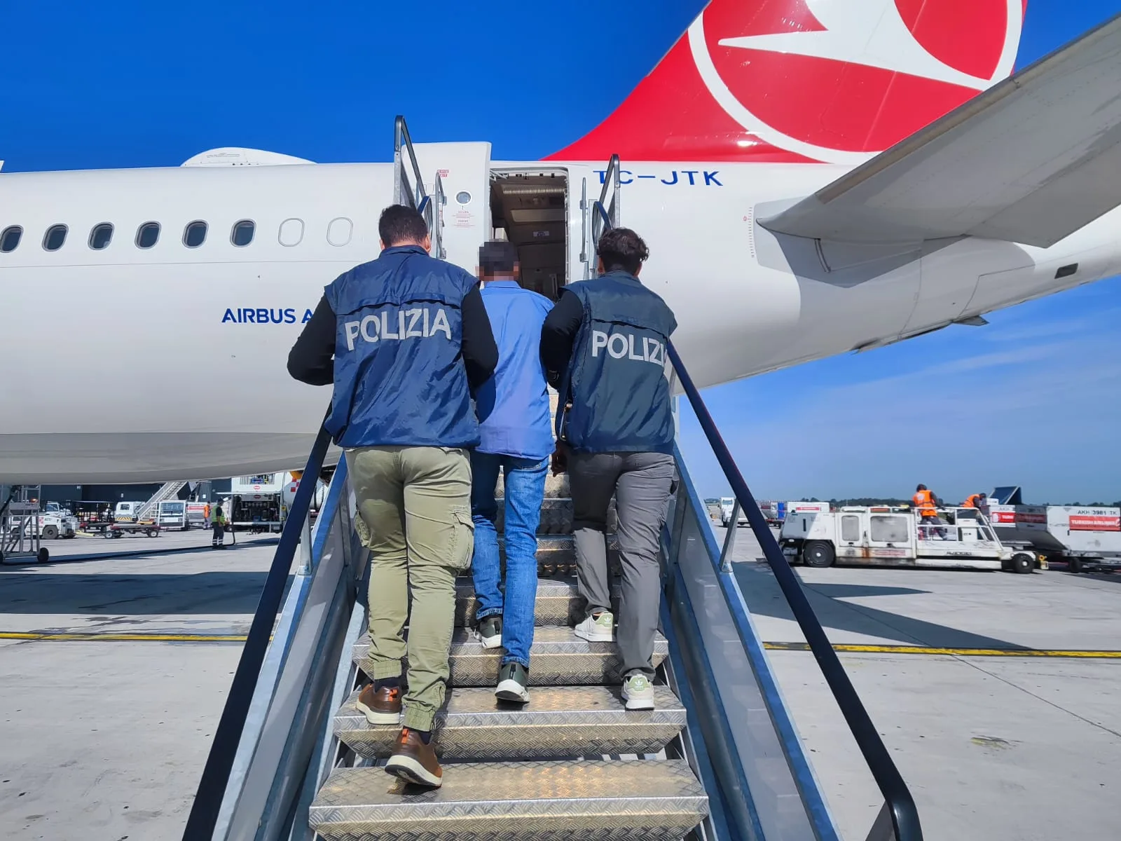 Violenze sulla moglie anche in gravidanza: cittadino bengalese rimpatriato dopo la condanna