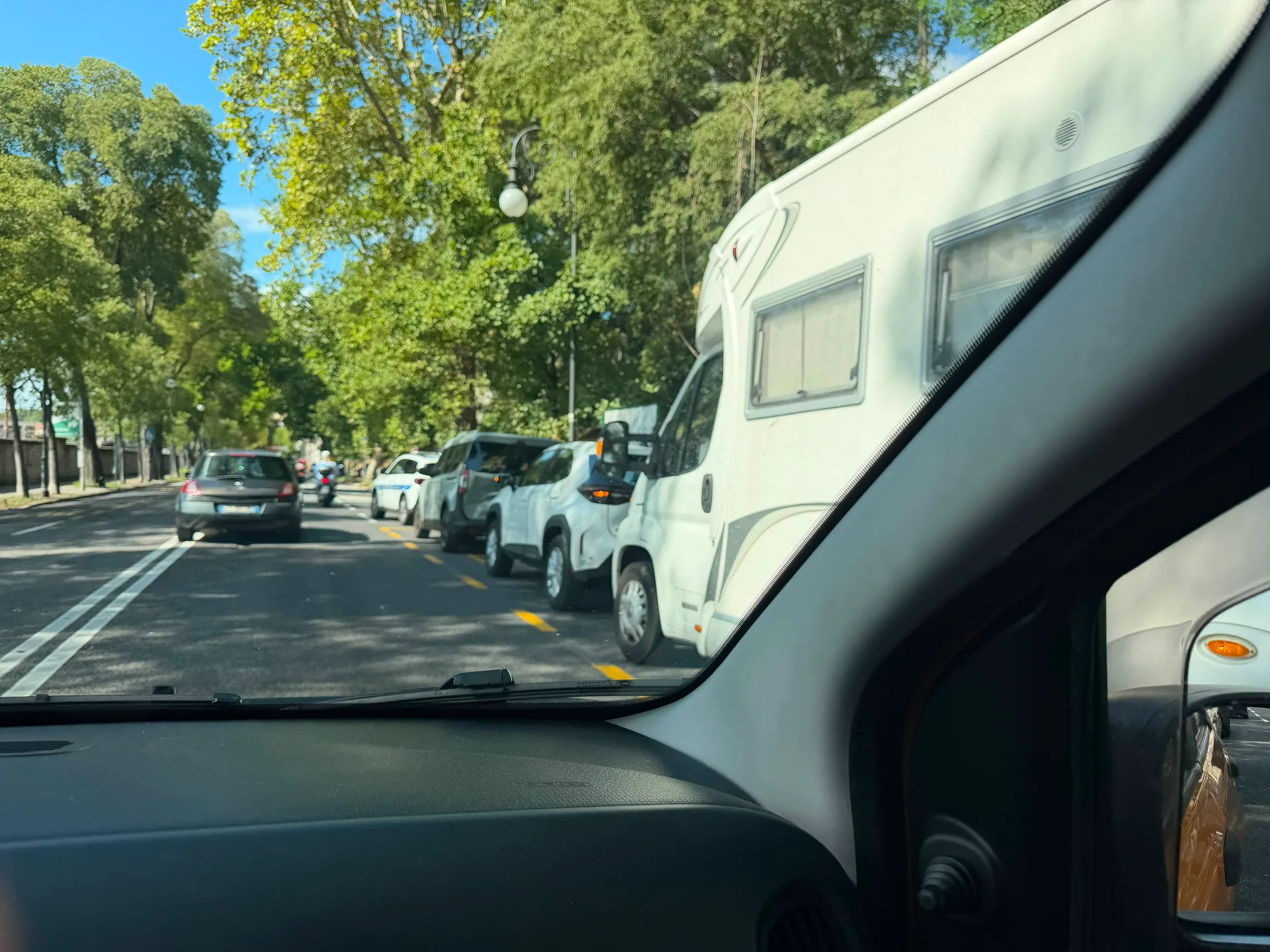 Tamponamento a tre in viale Miramare: traffico rallentato