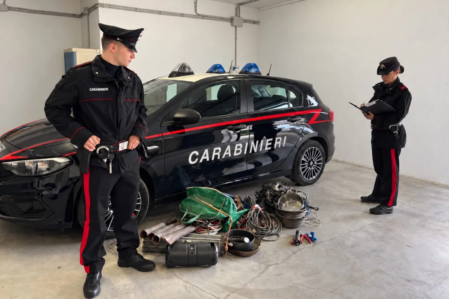 Fvg, spranghe di ferro e attrezzi da scasso nell’auto: 39enne denunciato dai Carabinieri