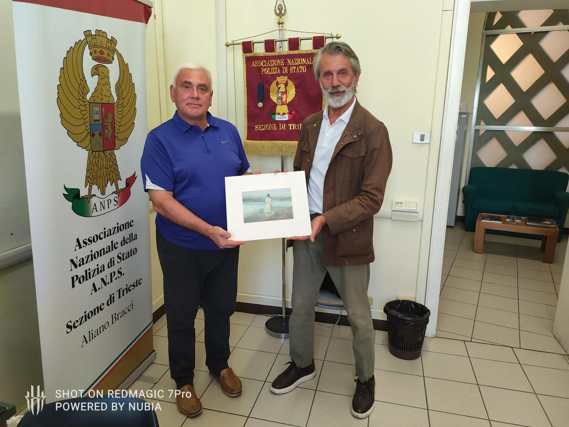 Un'opera per l'ANPS Trieste: l'ex poliziotto Arturo D'Ascanio regala il quadro "Attesa"