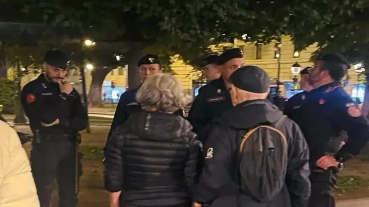 Piazza Libertà, stop a pasti e coperte ai migranti nel weekend: «In sette anni è la prima volta»