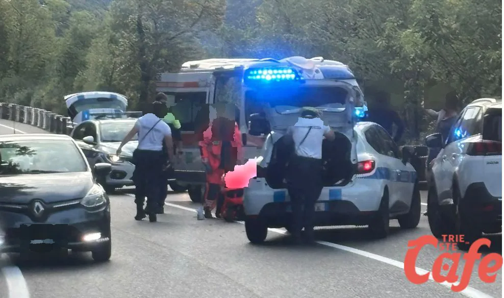 Trieste, scontro auto-scooter sulla strada Nuova per Opicina: Polizia Locale e 118 sul posto