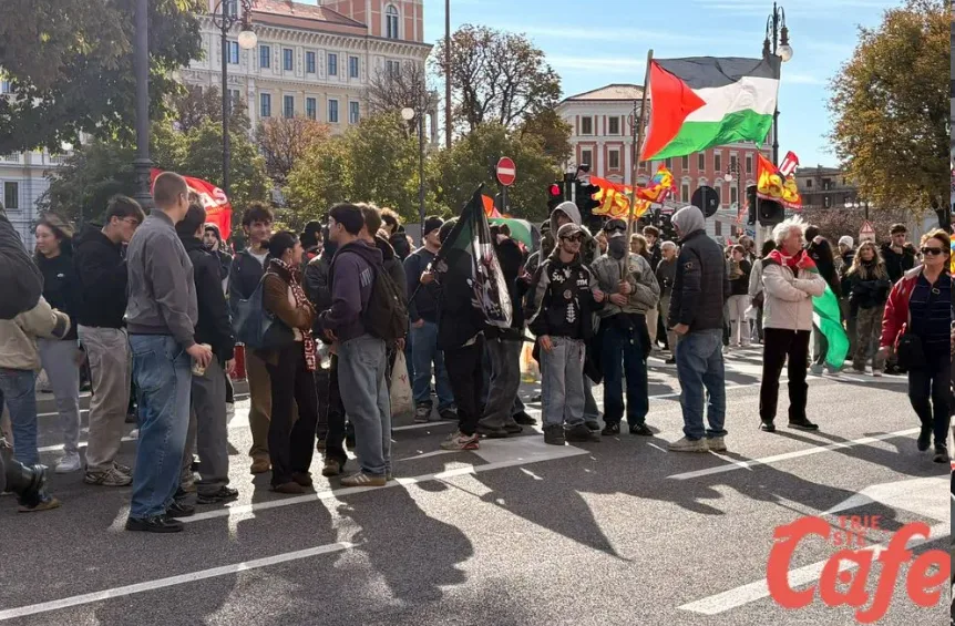 Trieste, «Siamo 10 mila»: gli organizzatori rivendicano la partecipazione alla manifestazione