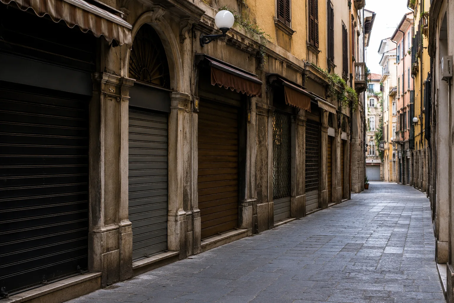 Trieste, perché i negozi storici stanno sparendo dal centro? Le sfide che cambiano il volto delle città